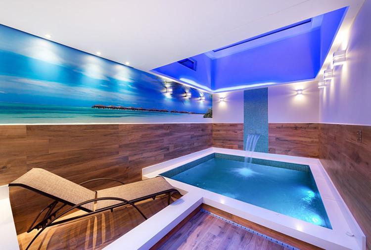 רג'יסטרו Azure Motel (Adults Only) מראה חיצוני תמונה